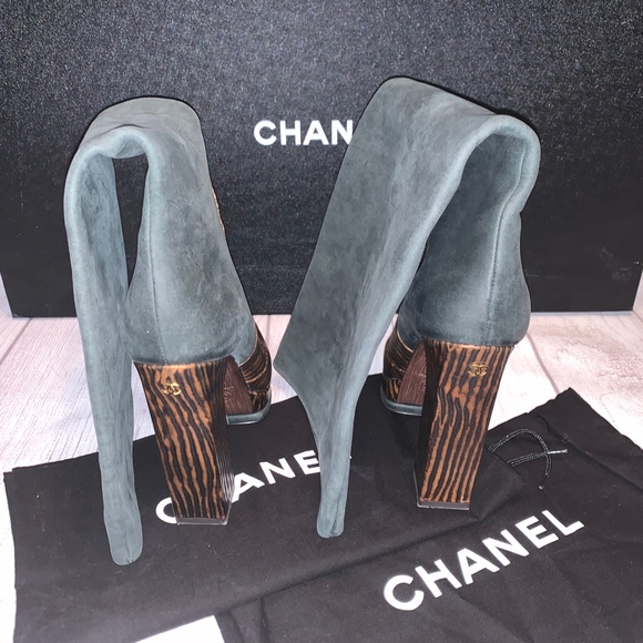 CHANEL Knee-High Boots - Picture 4 of 6